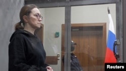 Journalist Alsu Kurmasheva attends a court hearing in Kazan