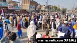 احتجاجیان وايي چې د تښتول شوي سوداګر تر خوشې کولو پورې به احتجاج جاري ساتي - د نومبر ۲۸مې انځور.