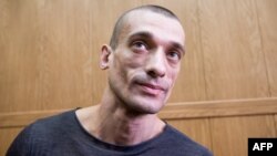 Russian performance artist Pyotr Pavlensky is facing criminal charges for setting fire to a door of the Federal Security Service's (FSB) headquarters in Moscow in November.