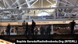 У цьому місці Володимир Зеленський вирішив провести спілкування з журналістами. Kyiv Food Market розмістився в будівлі колишнього заводу «Арсенал»
