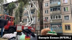 დრონებით შეტევისას დაზიანებული სახლი კრივოი-როგში. 2024 წლის 10 ოქტომბერი