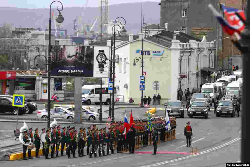 An honor guard near Vladivostok&#39;s train station prepared for Kim&#39;s armored train to arrive.&nbsp;