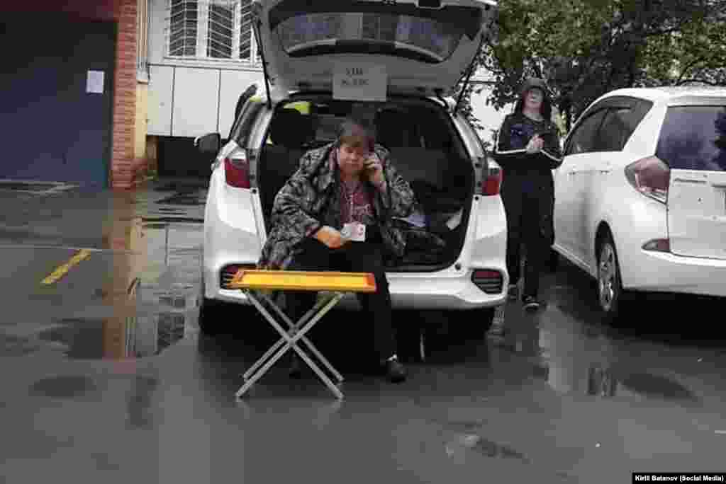 Voting from the back of a car in Russia&#39;s Pacific port city of Vladivostok. Vladimir Putin&#39;s&nbsp;last term as president&nbsp;was supposed to end in 2024.&nbsp;But if the constitutional amendment is approved, he would be allowed to&nbsp;run twice more.