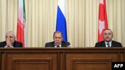 Miniștri de externe Sergei Lavrov, Mevlut Cavusoglu și Mohammad Javad Zarif la conferința de presă de la Moscova ce a urmat negocierilor pe tema Siriei