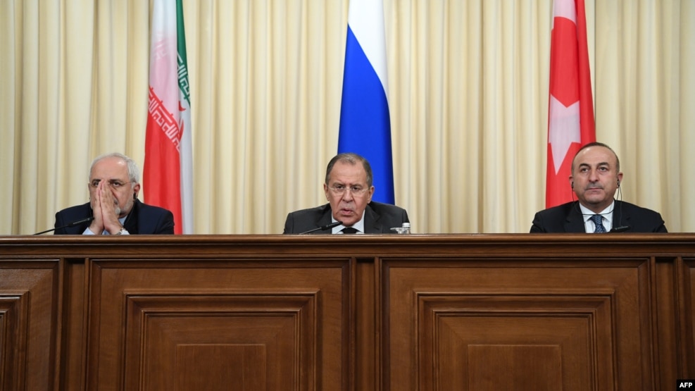 مولود چاووش اوغلو، وزیر خارجه ترکیه (راست)،سرگی لاوروف،وزیر خراجه روسیه و محمد جواد ظریف