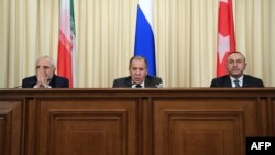 Россия, Туркия ва Эрон ташқи ишлар вазирлари Москвадаги матбуот анжуманида, 2016 йил 20 декабри.