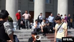 12-майдагы митинг, Бишкектин эски аянты.