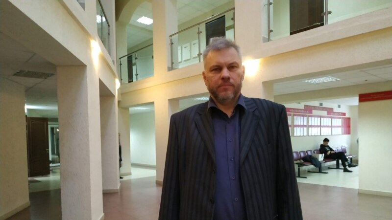 Суд в Пскове не стал арестовывать обвиняемого в экстремизме экс-депутата