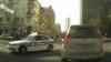 Bakıda yol polisi bədəniylə maşını saxlamağa çalışır- [Video]