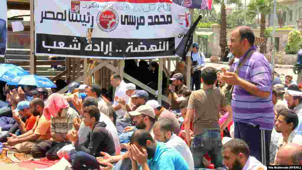 Iraq/Egypt - Mursi's supporters refusing his deposition, Cairo, 05Jul2013