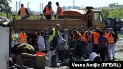 Evicting Romany families from the "Belleville" settlement in Belgrade on April 26.