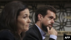 Sheryl Sandberg și Jack Dorsey la audierea din comitetul senatorial de la Washington