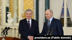 Ресей басшысы Владимир Путин және Өзбекстан президенті Шавкат Мирзияев. 4 маусым 2026 жыл.