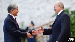 Алмазбек Атамбаев и Александр Лукашенко. 
