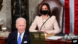 د امریکا ولسمشر جو بایډن او د هغه مرستیاله کامالا هاریس 