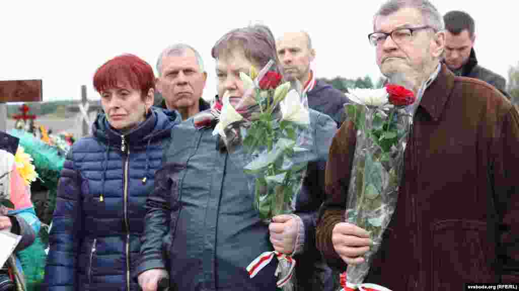 Міхаіл, Ніна Жызьнеўскія і Сьвятлана Чаркашына (зьлева направа) 