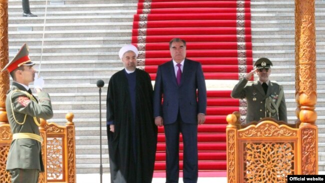 Церемония встречи Хасана Роухани в Душанбе. Архивное фото