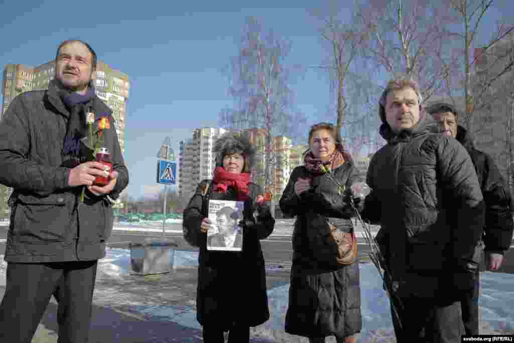 На фота зьлева направа: першы намесьнік старшыні партыі &laquo;Зялёныя&raquo; Зьміцер Кучук, намесьніца старшыні АГП Антаніна Кавалёва, прэс-сакратарка АГП Ганна Красуліна, старшыня АГП Анатоль Лябедзька, намесьнік старшыні АГП&nbsp;Мікалай Казлоў