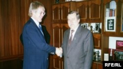 RFE Director A. Ross Johnson meets Solidarity leader Lech Walesa during his trip to Poland to seek accreditation necessary for a new RFE bureau in Warsaw (October 1989).