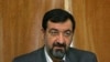دو تن از طرفداران محمود احمدی نژاد که برای ابراز حمایت از نامزدی وی در انتخابات در مراسمی شرکت کرده اند.
