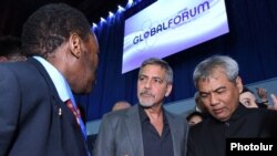 Armenia - U.S. actor George Clooney talks to other participants of an international conference on genocide prevention in Yerevan, 23Apr2016.