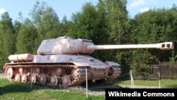 Tancul sovietic roz de la Muzeul Militar Lesany, Cehia.