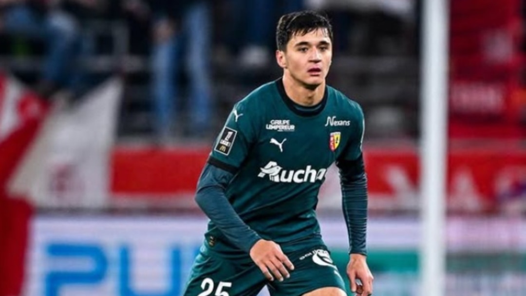 Әдемі купальник киген жалаңаш қыздар