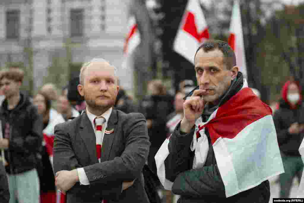 Дарадца Сьвятланы Ціханоўскай Дзяніс Кучынскі і палітык Павал Севярынец