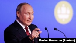 RUSSIA – Russian President Vladimir Putin delivers a speech during the St. Petersburg International Economic Forum in Saint Petersburg, June 17, 2022