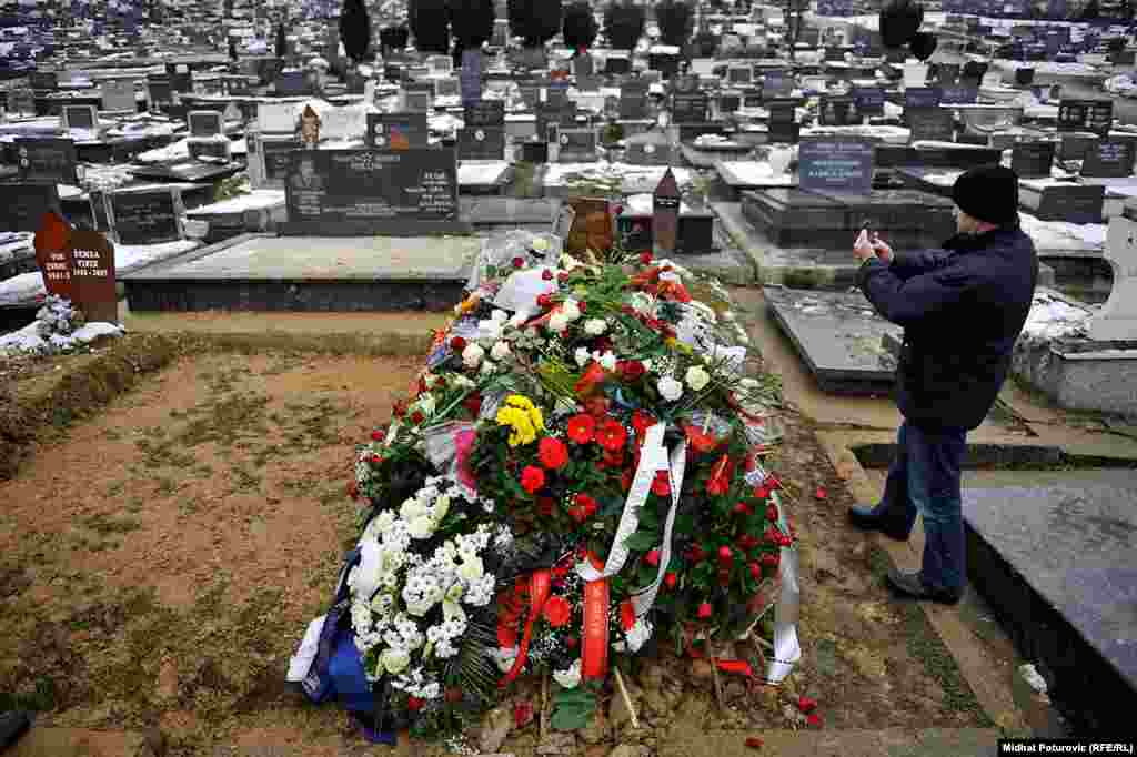 Bosnia and Herzegovina - Sarajevo - The funeral of Kemal Monteno in the Alley of the Greats at the Sarajevo cemetery Bare. During the rich career of singer released a total of 15 recordings, albums and the latest, 'What is life', came out two years ago. 2