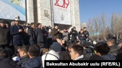 Қытайлық заңсыз мигранттарды Қырғызстаннан шығаруды талап еткен митинг. Бішкек, 17 қаңтар 2019 жыл.
