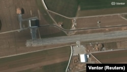 Разрушения и пожари. Какво показват сателитни снимки от конфликта с Иран