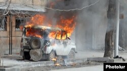 Armenia - A police car is set on fire in Yerevan, 1 March 2008.