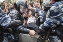 Затримання Шаведдінова на акції в захист журналіста Івана Голунова. Москва, 12 червня 2019 року