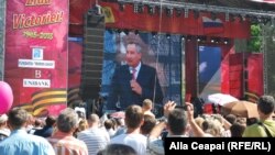 Dmitri Rogozin pe scenă la Chișinău