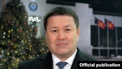 Қирғизистон президенти вазифасини бажарувчи парламент раиси Талант Мамитов.