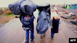 Родина біженців прибула до Угорщини, 10 вересня 2015 року