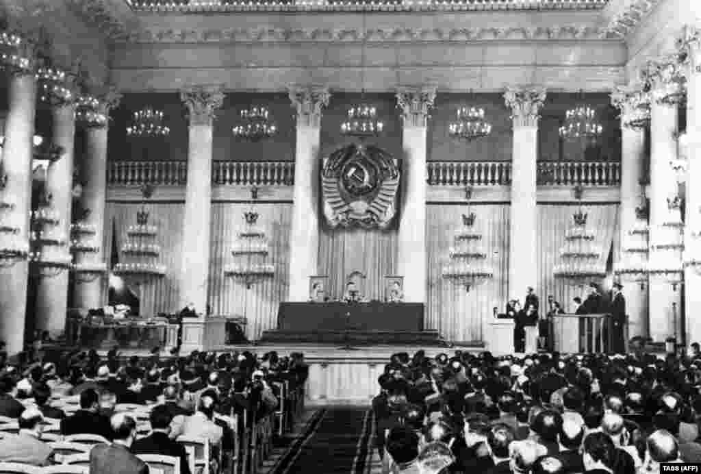 The Hall of Columns in Moscow&#39;s House of Unions was the ornate setting for Powers&#39; trial.