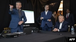 ԱՄՆ նախագահ Դոնալդ Թրամփը, պաշտպանության նախարար Փիթ Հեգսեթը և Կենտրոնական հետախուզական վարչության տնօրեն Ջոն Ռաթքլիֆը հեռավար հետևում են Վենեսուելայում ռազմական գործողությանը, Մար-ա-Լագո, Փալմ Բիչ, Ֆլորիդա, 3-ը հունվարի, 2026թ.