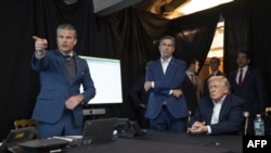 Președintele SUA Donald Trump, directorul CIA John Ratcliffe (în centru) și șeful apărării Pete Hegseth urmăresc atacul american din Venezuela, care a dus la capturarea președintelui Nicolas Maduro.