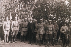 Диктатор ЗУНР Євген Петрушевич та генерал Мирон Тарнавський у штабі ІІ корпусу Галицької армії. 1919 рік