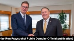 Presidenti i Serbisë, Aleksandar Vuçiq dhe Sekretari amerikan i Shtetit, Mike Pompeo.