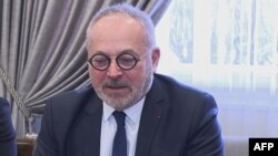 Senatorul francez Joel Guerriau a fost arestat pentru că ar fi încercat să drogheze o colegă de parlament.