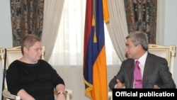 Armenian President Serzh Sarkisian meets with U.S. Deputy Assistant Secretary of State Tina Kaidanow in Yerevan on September 13.