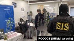Percheziţii în birourile Agenţiei Servicii Publice