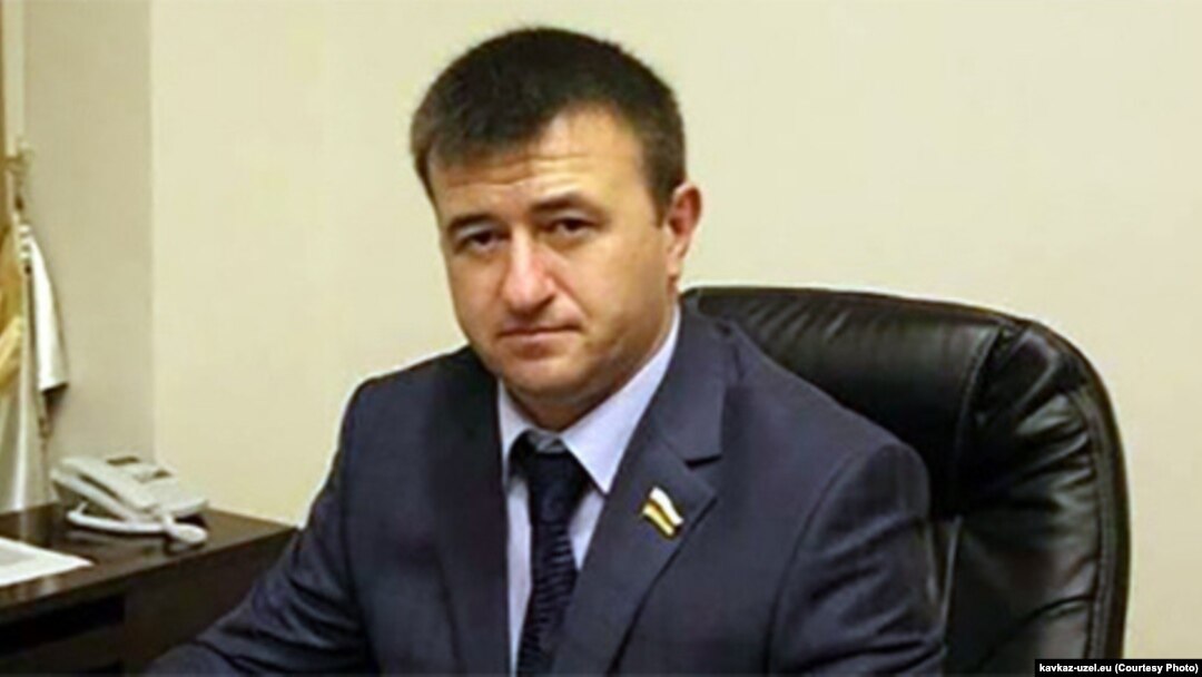 Петр Гассиев, не называя конкретных имен, заявил, что причиной провала закона стали натянутые межличностные отношения