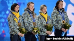 Чемпіонки Олімпійських ігор-2014 в естафетній гонці, члени жіночої збірної України з біатлону Віта Семеренко, Юлія Джима, Валентина Семеренко та Олена Підгрушна