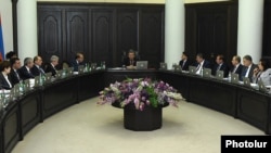 Armenia - Prime Minister Karen Karapetian holds a cabinet meeting in Yerevan, 18Jan2018.