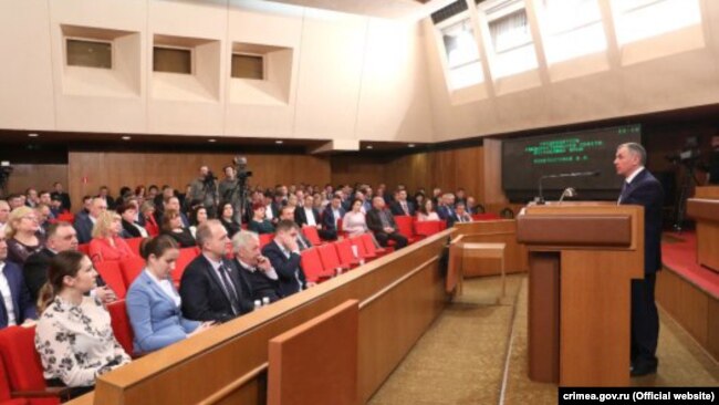 Владимир Константинов на внеочередном заседании крымского парламента. 12 марта 2020 года