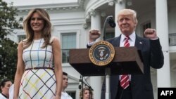 ABD prezidenti Donald Trump ve onıñ refiqası Melaniya